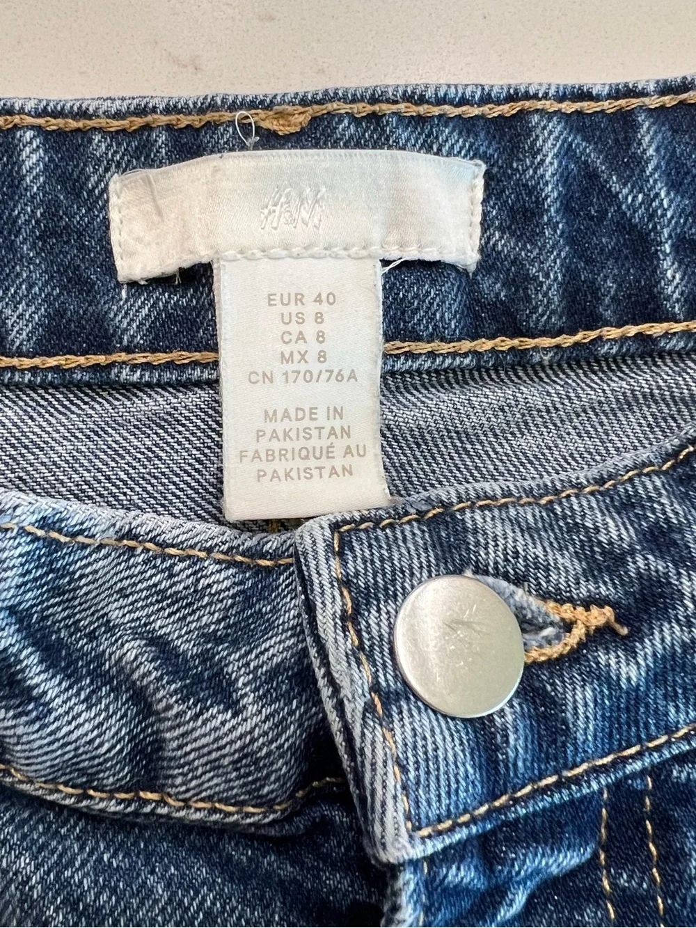 H&M High Waisted Denim Shorts Raw Hem Distressed Medium Wash Size 8 - Picture 4 of 8